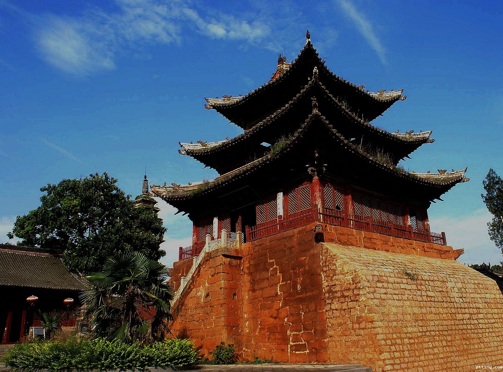 王志斌+风穴寺悬钟阁.JPG